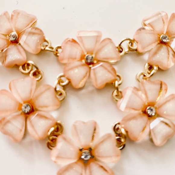Fun Flower Petals Necklace In Pale Peach - Picture 3 of 5